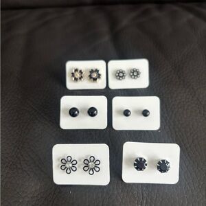 Black and White Floral Pearl Stud Earrings Set of 6
